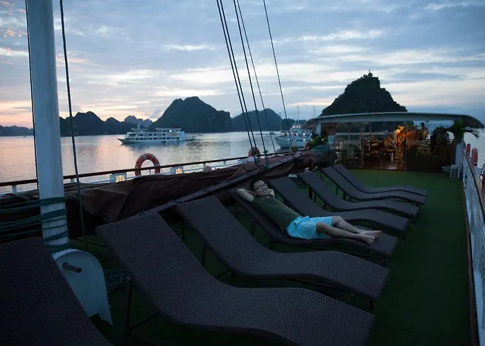 Oriental Sails Cruise 3* Hạ Long